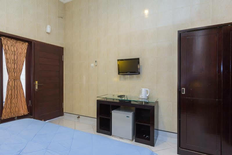 Reddoorz @ Kedonganan Jimbaran Hotel Exterior photo
